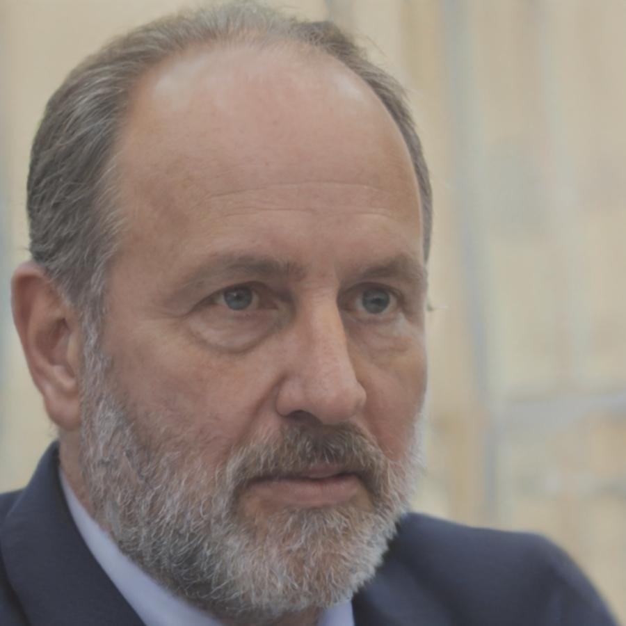 Retrato profesional de Txomin Urbistondo instructor del programa